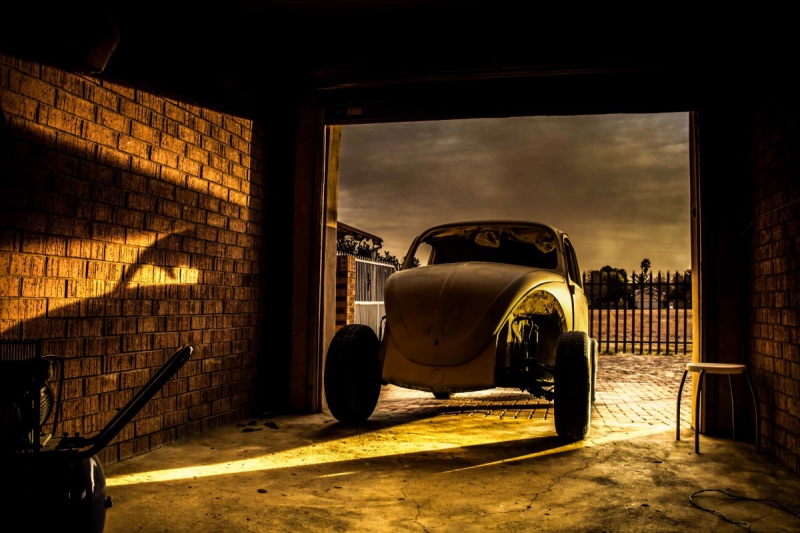 carrosserie-FREJUS-min_car_garage_volkswagen_sunset_vw_beetle-81658